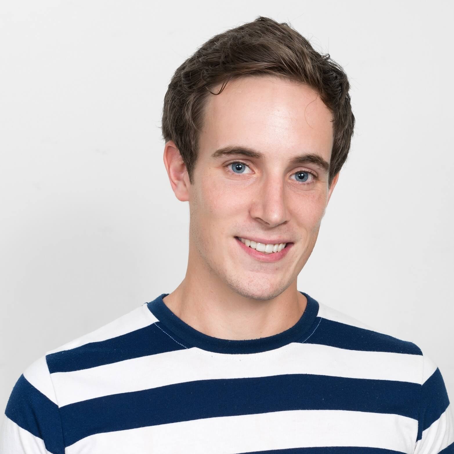 H2 18 1 portrait of young handsome man 33DQX63